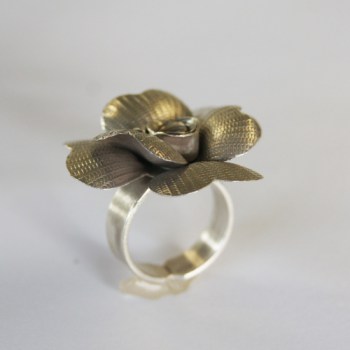 Zilveren ring met grote bloem verstelbaar